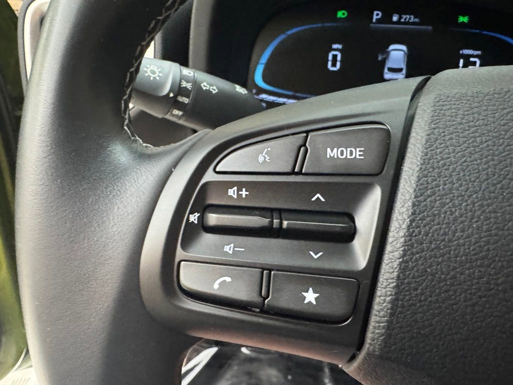 Used 2023 Hyundai Venue SEL FWD image 21