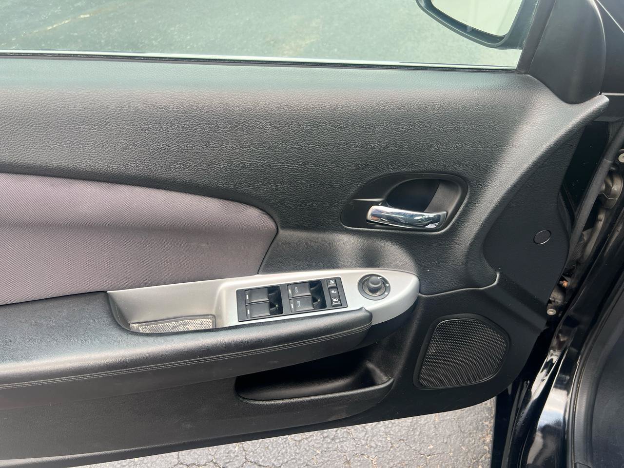Used 2013 Chrysler 200 Touring FWD image 12