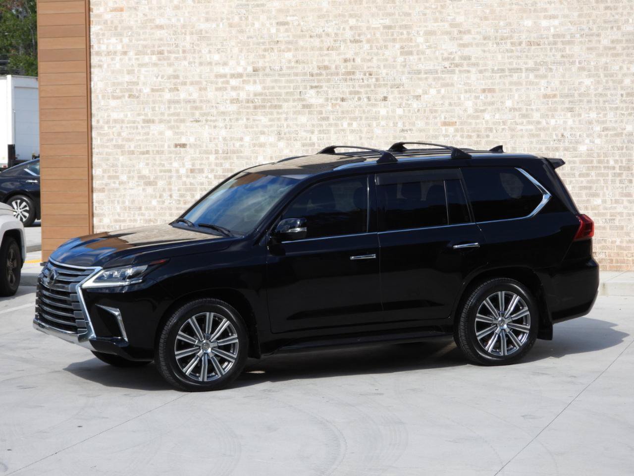 Used 2016 Lexus LX 570 4WD w/ 3rd Row & Luxury Pkg image 34