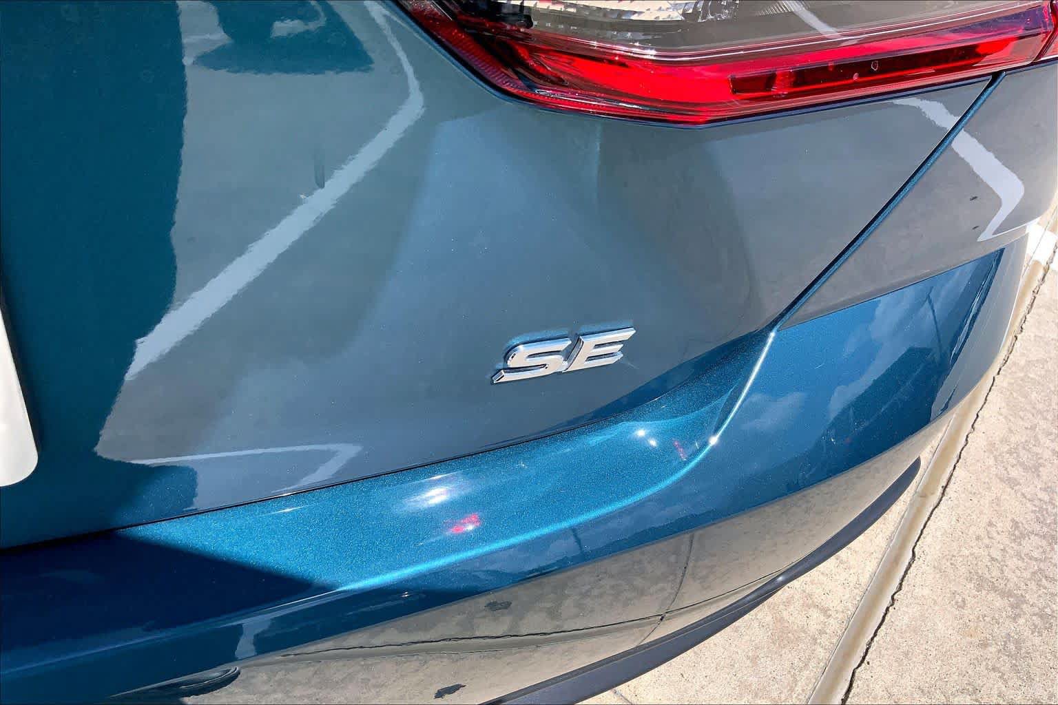 Used 2025 Toyota Camry SE FWD image 19