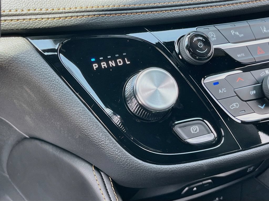 New 2027 Chrysler Pacifica Pinnacle w/ Theater Group FWD image 17