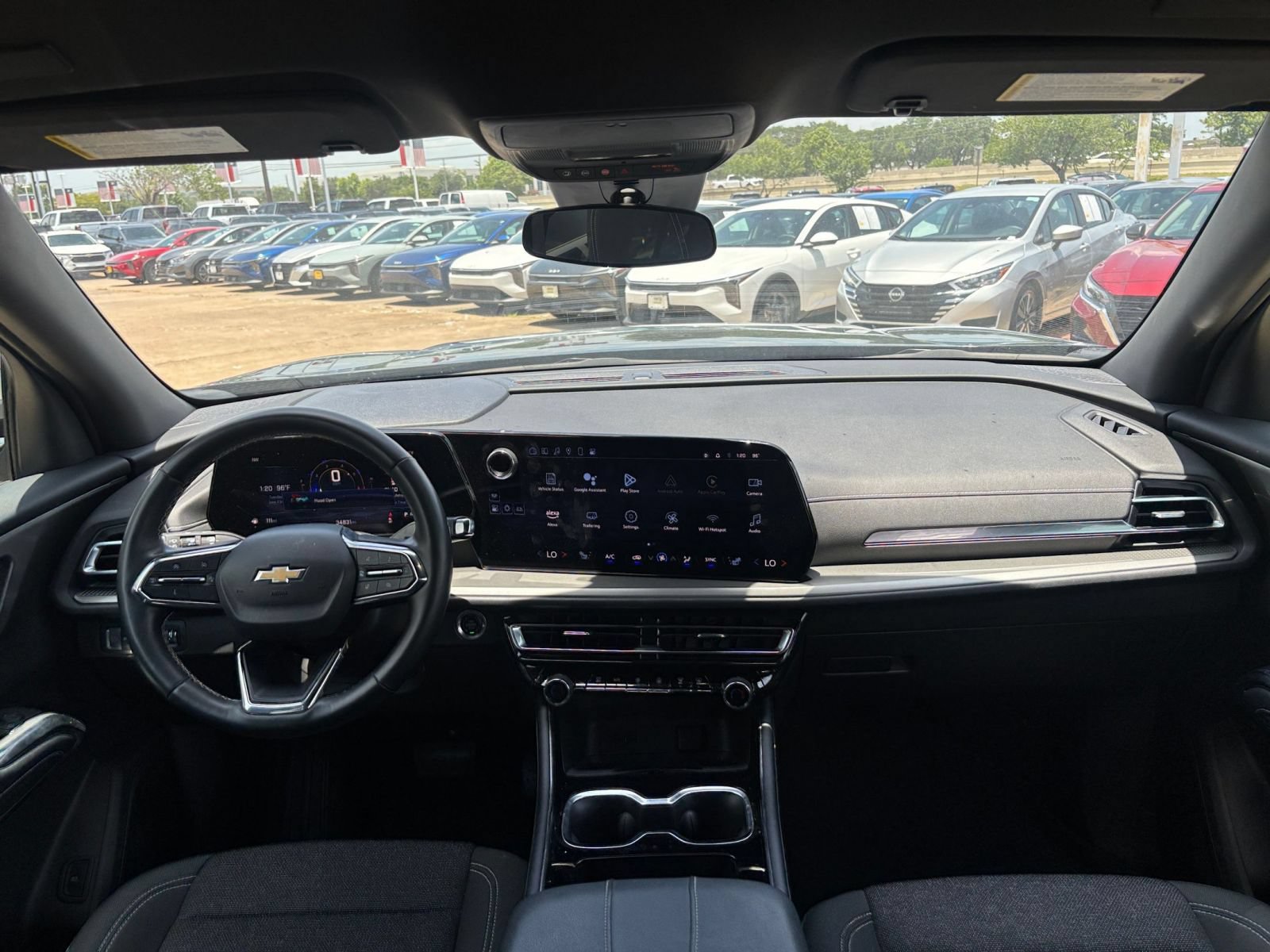 Used 2025 Chevrolet Traverse LT FWD image 37