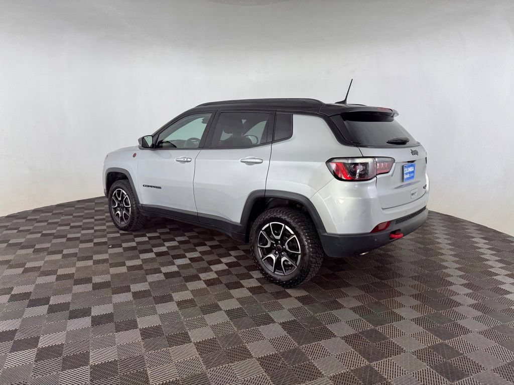 Used 2025 Jeep Compass Trailhawk AWD/4WD image 7