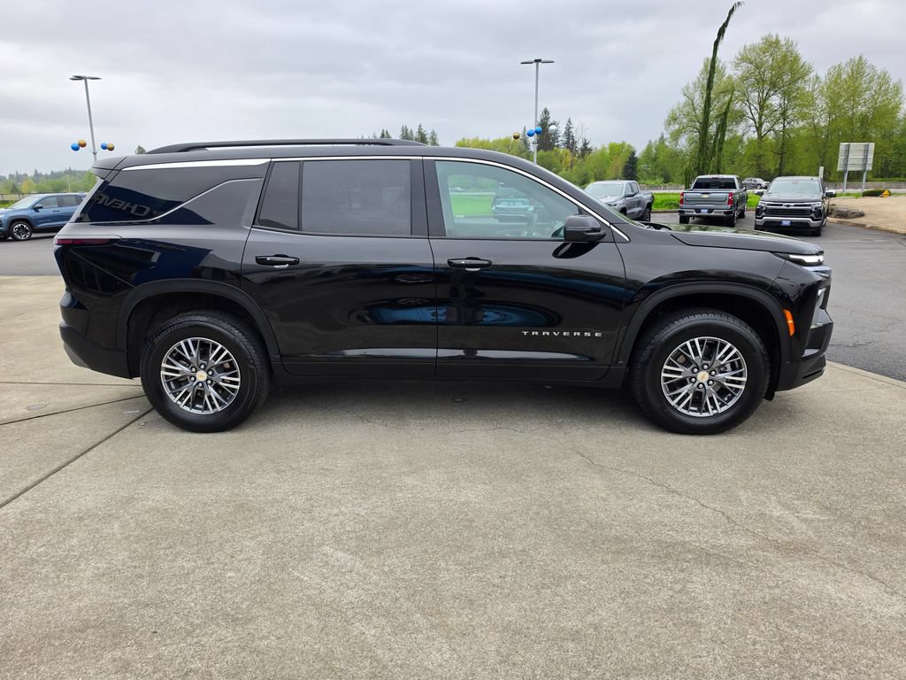 Used 2025 Chevrolet Traverse LT AWD/4WD image 7
