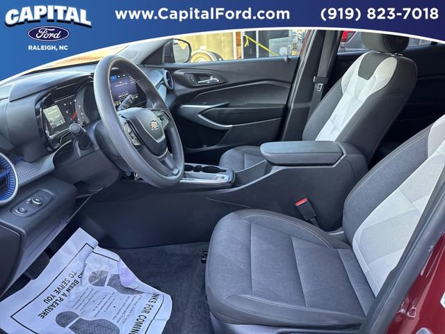 Used 2025 Chevrolet Trax LS image 17