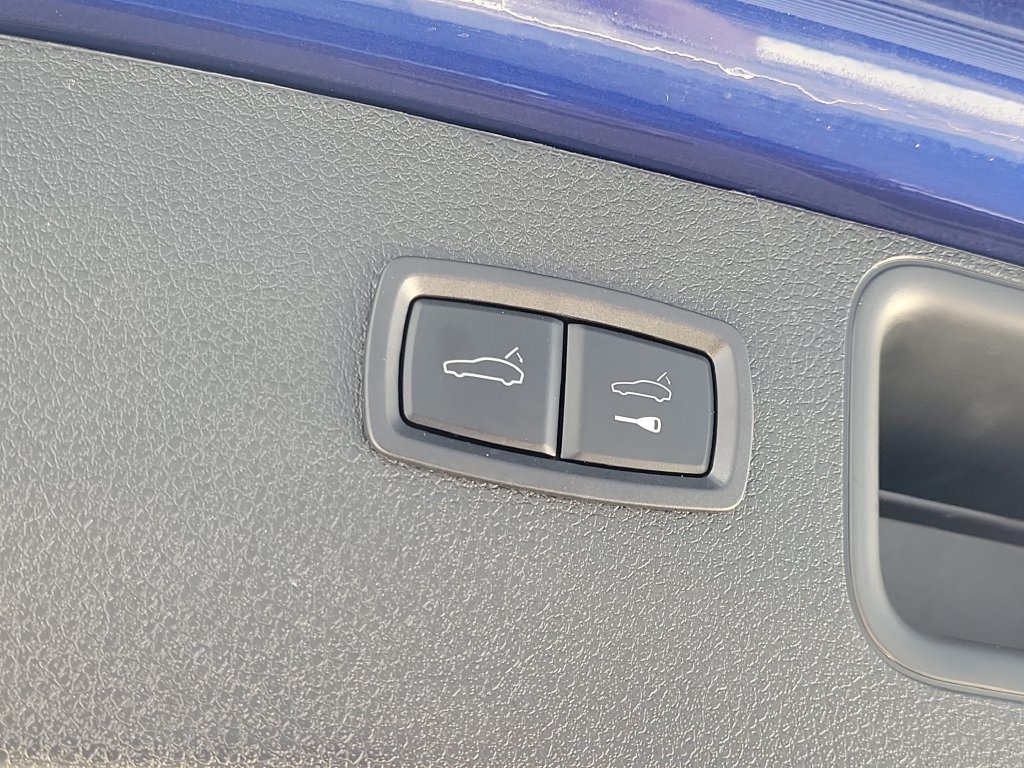Certified 2024 Porsche Macan AWD/4WD image 18