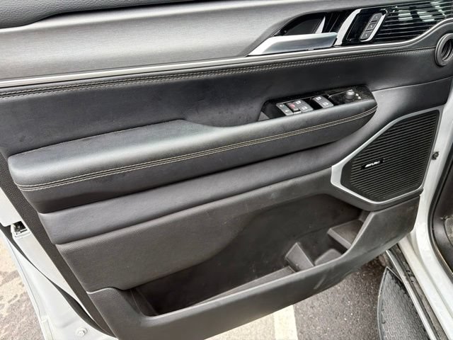 Used 2025 Jeep Wagoneer 4WD image 14