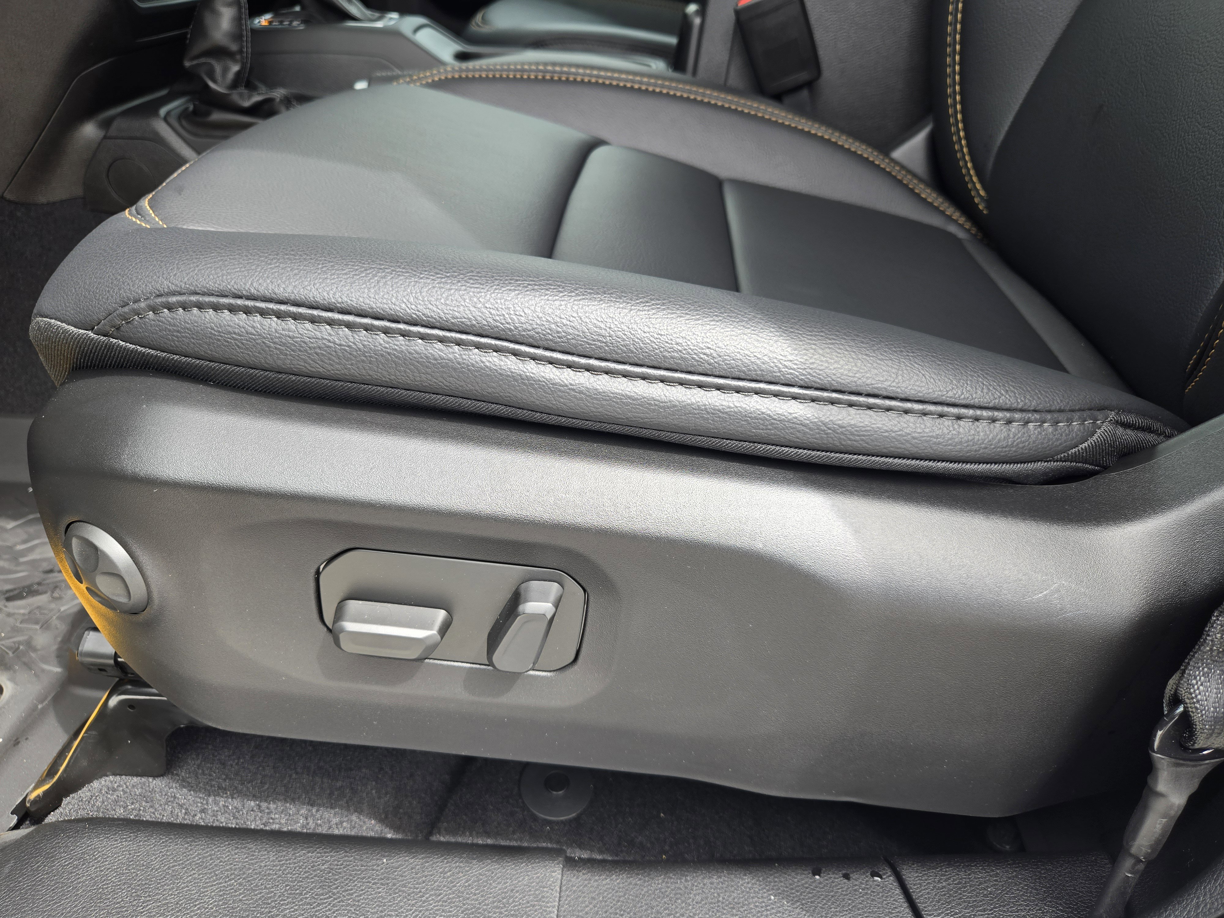 New 2025 Jeep Gladiator Sport w/ Premium Package image 18