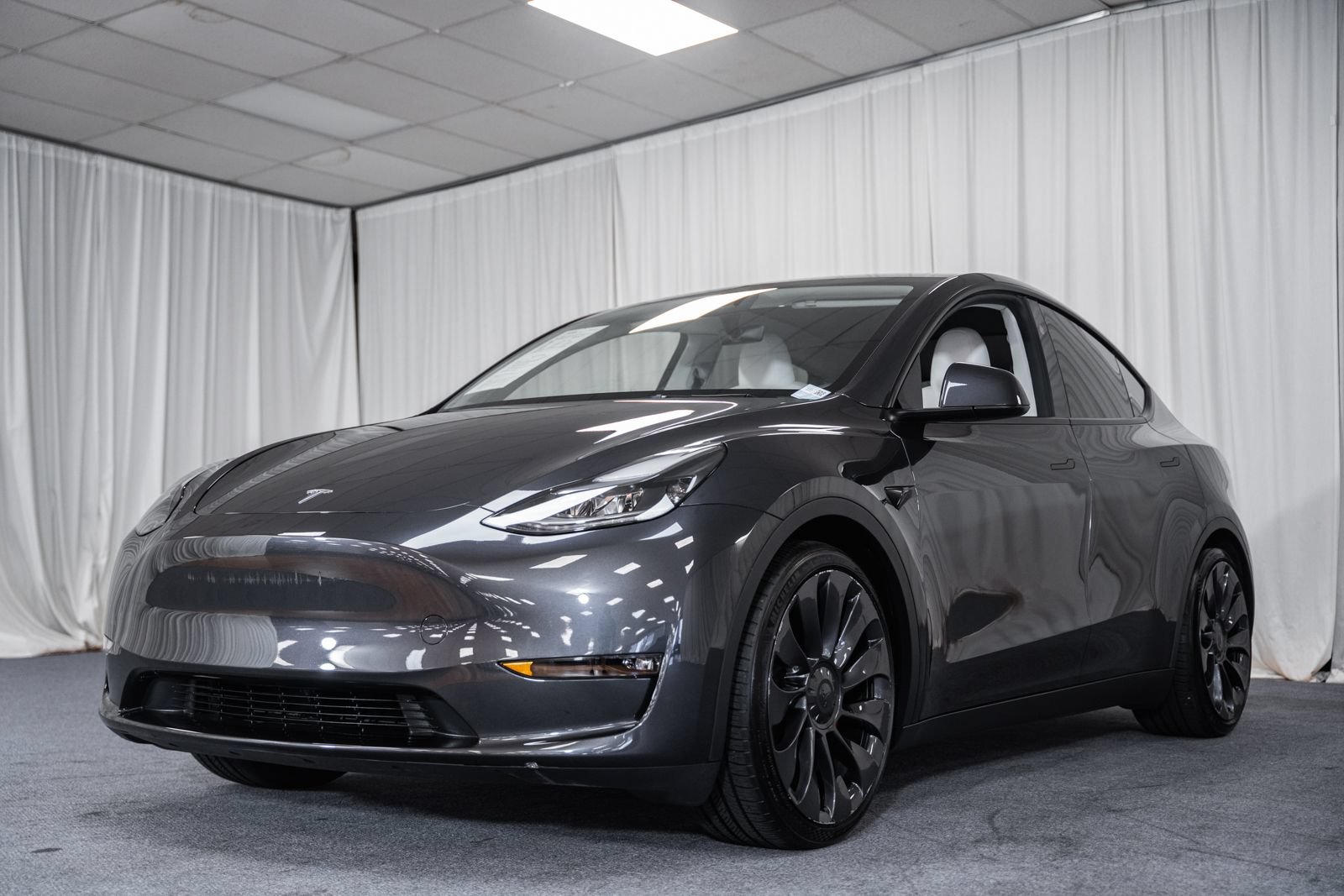 Used 2024 Tesla Model Y Performance AWD/4WD image 2