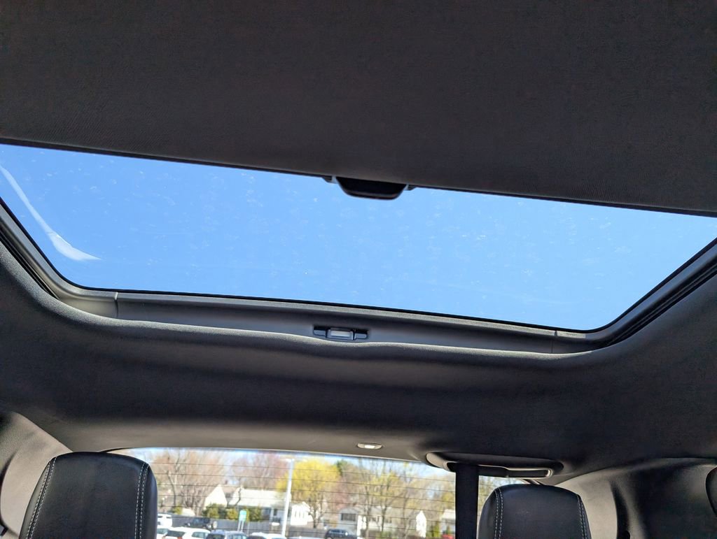 Used 2020 Chrysler Pacifica Limited w/ Advanced Safetytec Group FWD image 26