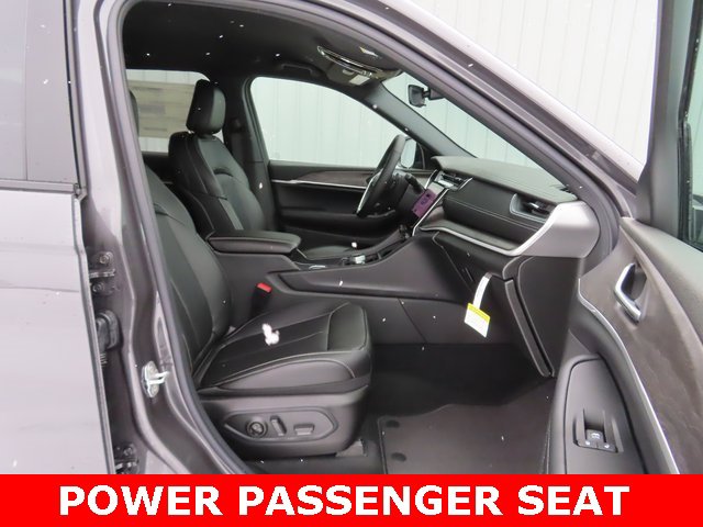 New 2025 Jeep Grand Cherokee Limited w/ Black Appearance Package image 24