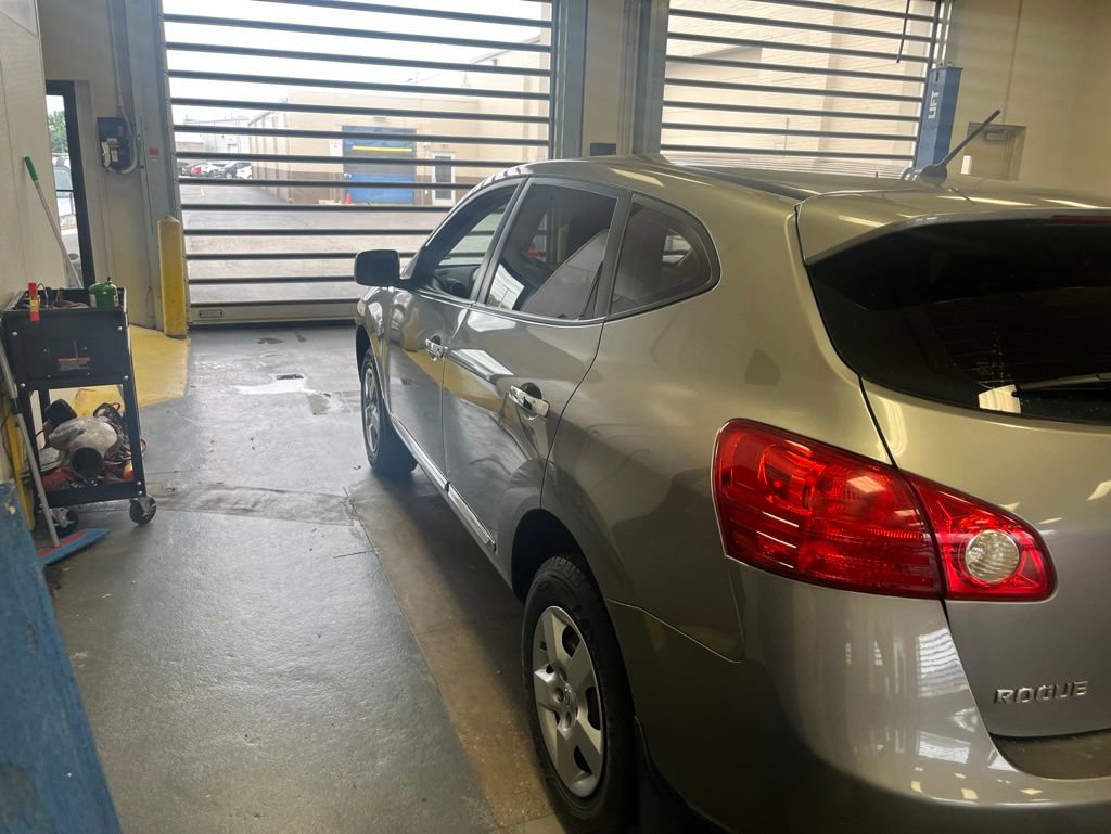 Used 2013 Nissan Rogue S FWD image 8