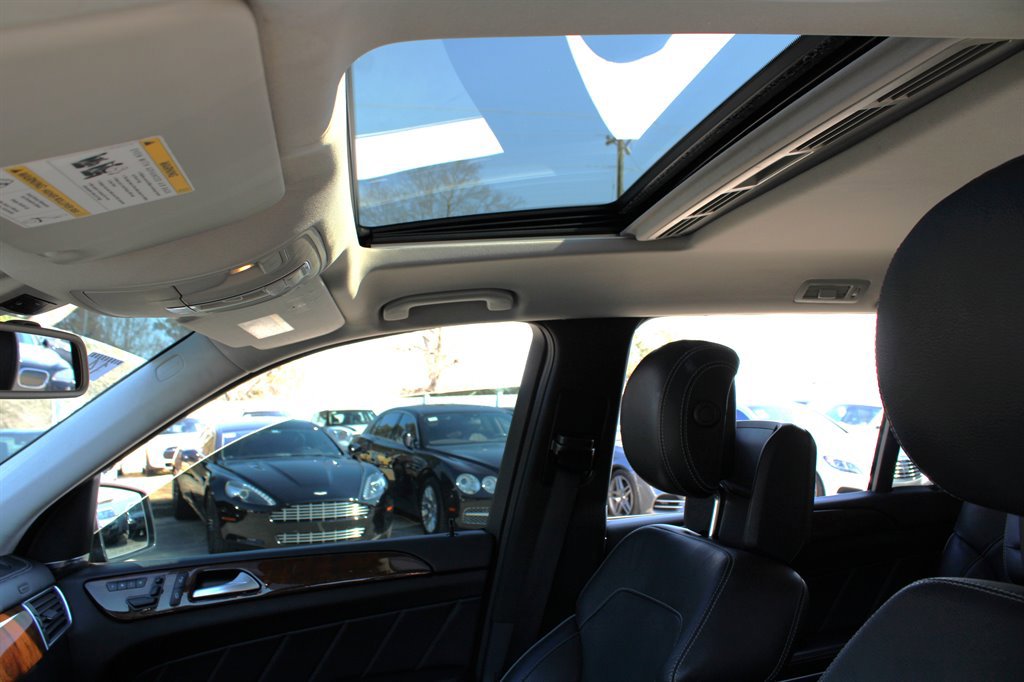 Used 2013 Mercedes-Benz GL 550 4MATIC image 24