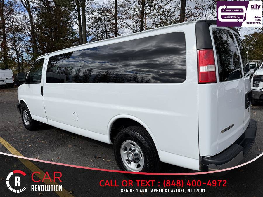 Used 2017 Chevrolet Express 3500 LT w/ LT Preferred Equipment Group RWD image 4
