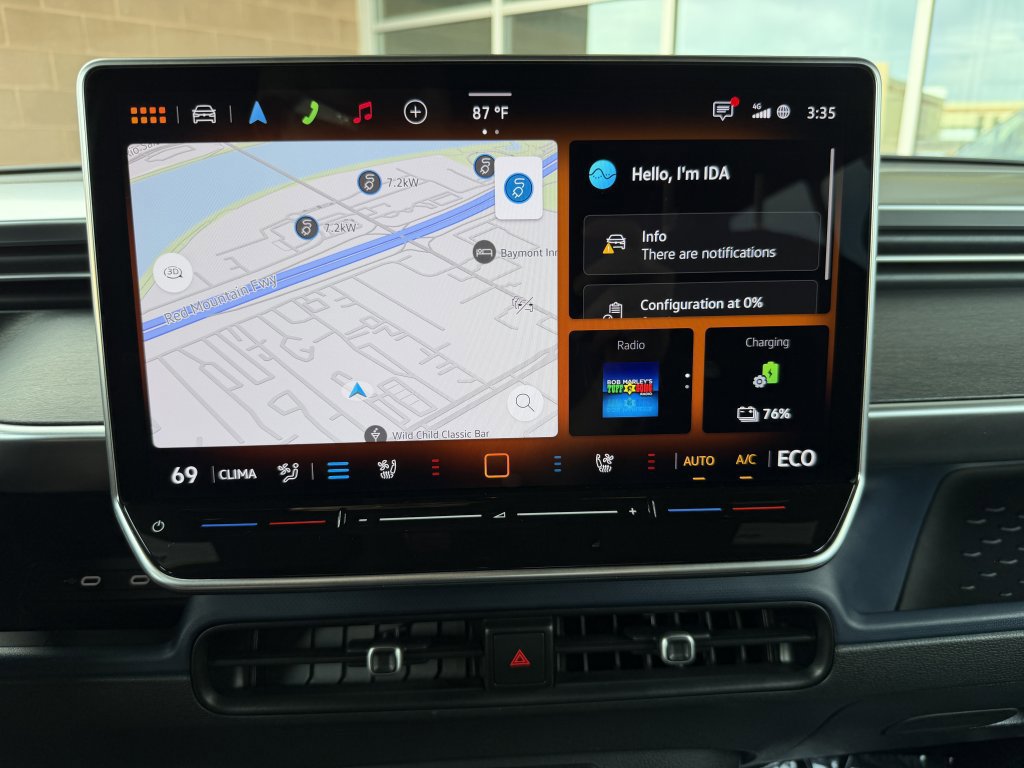 Used 2025 Volkswagen ID. Buzz Pro S RWD image 18
