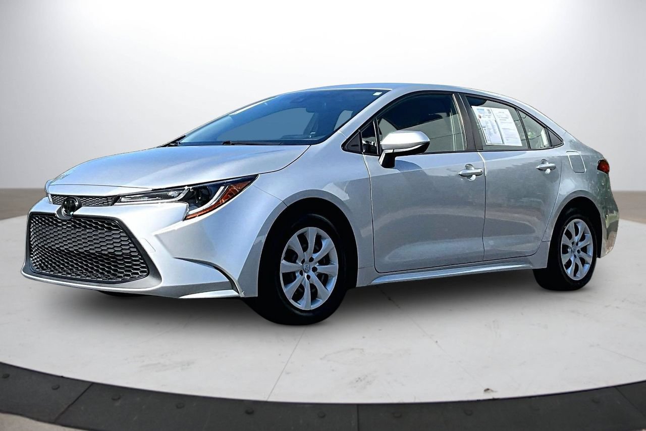Used 2022 Toyota Corolla LE FWD image 4