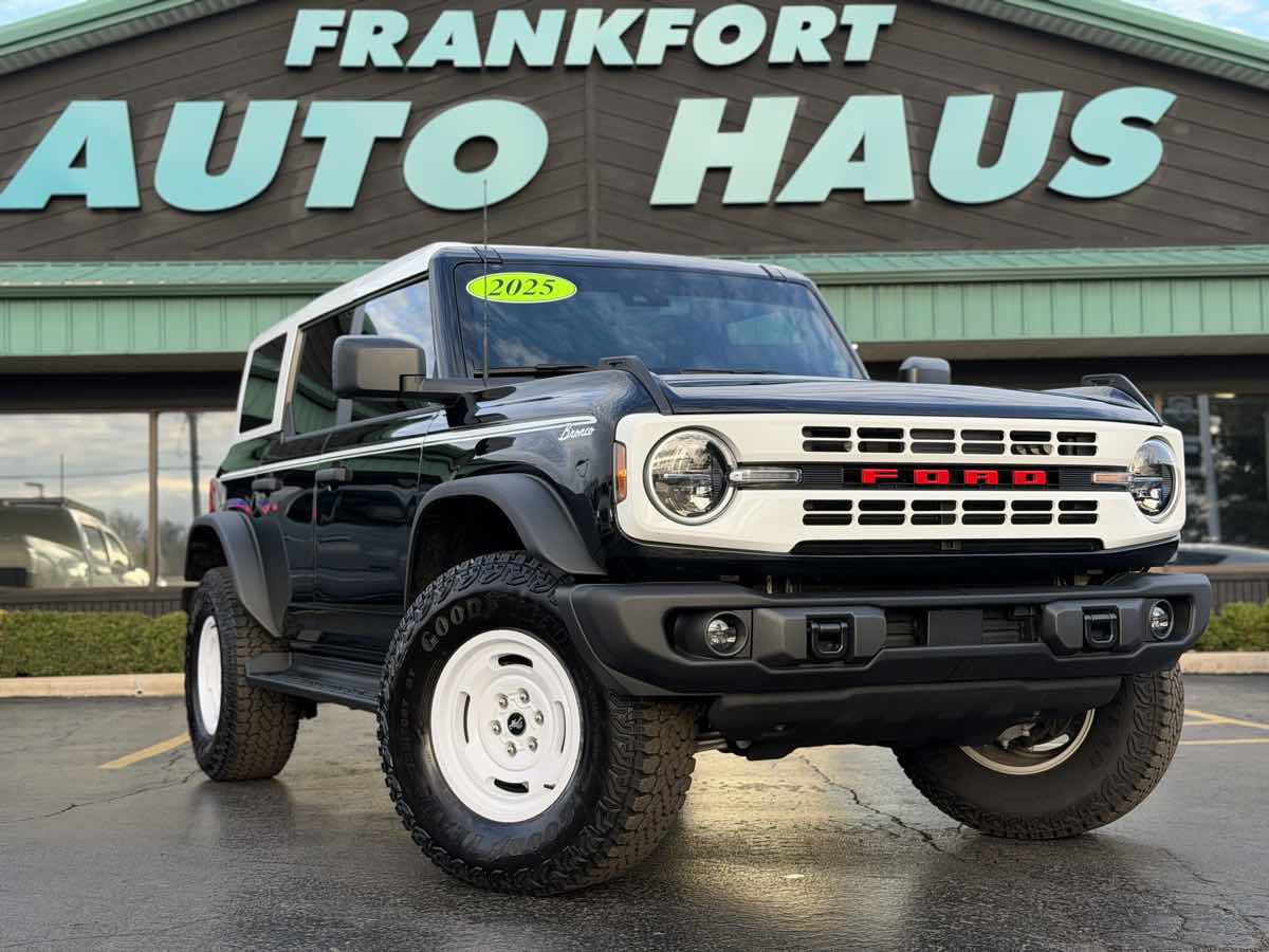 Used 2025 Ford Bronco Heritage Edition image 3