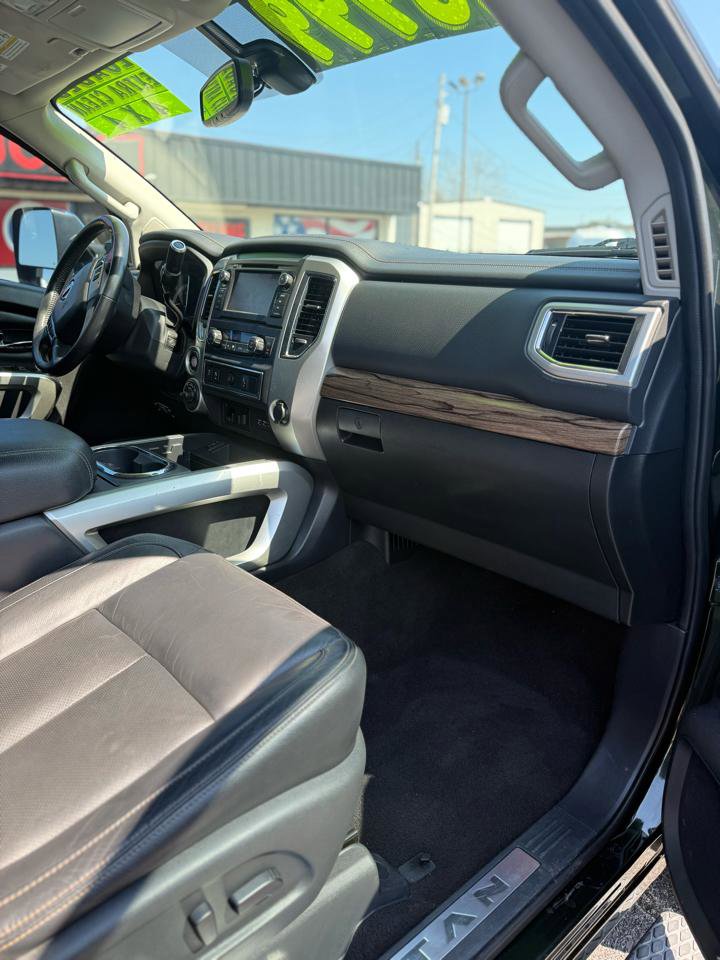 Used 2019 Nissan Titan SL w/ Chrome Package image 10