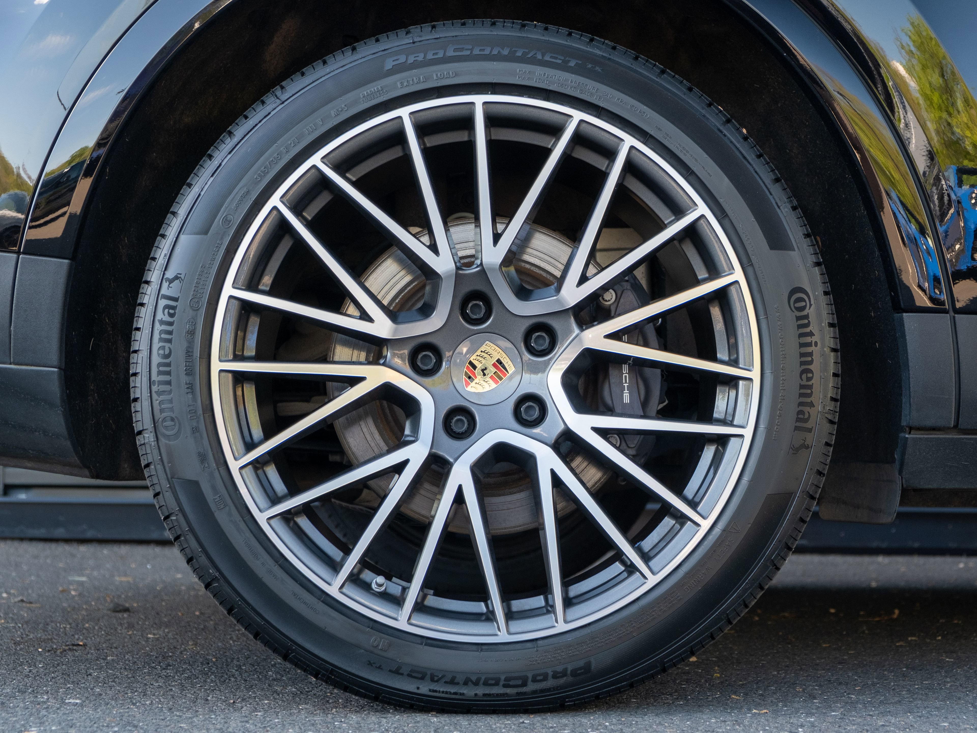 Certified 2022 Porsche Cayenne E-Hybrid AWD/4WD image 14