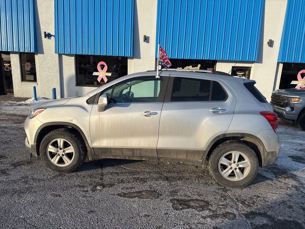 Used 2017 Chevrolet Trax LT w/ LT Convenience Package image 12