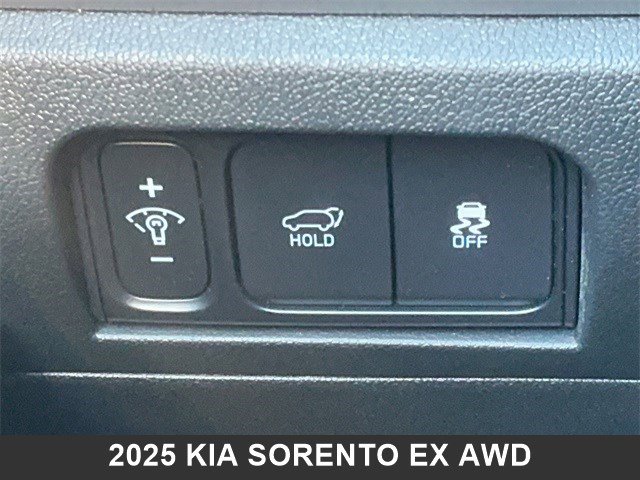Certified 2025 Kia Sorento EX image 28
