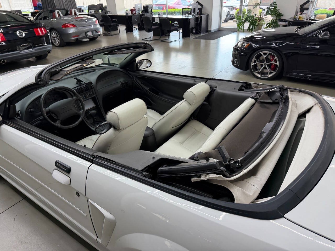 Used 2003 Ford Mustang Convertible RWD image 21