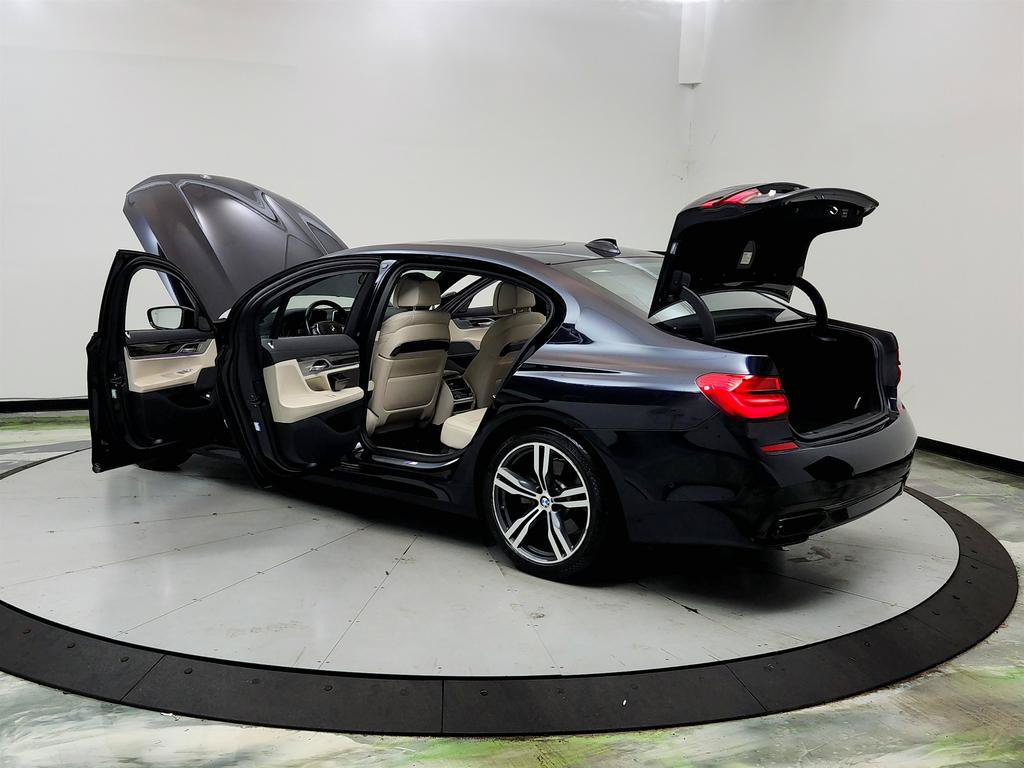 Used 2019 BMW 740i w/ M Sport Package RWD image 12
