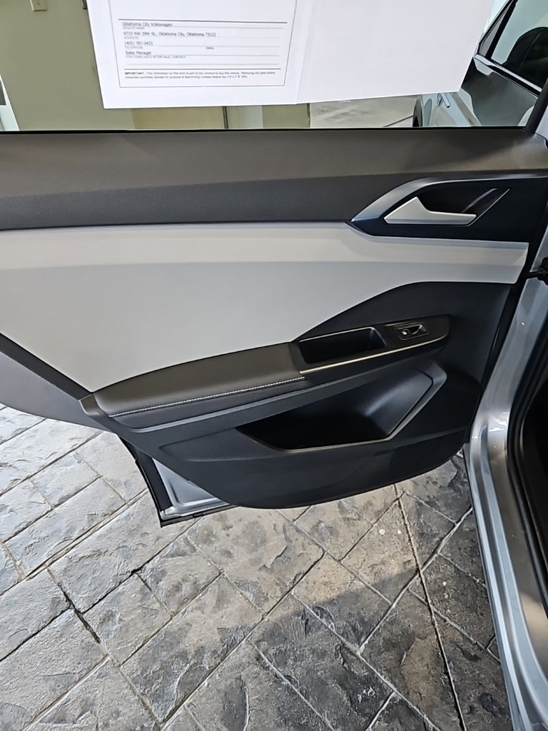 Used 2024 Volkswagen Taos SE image 19