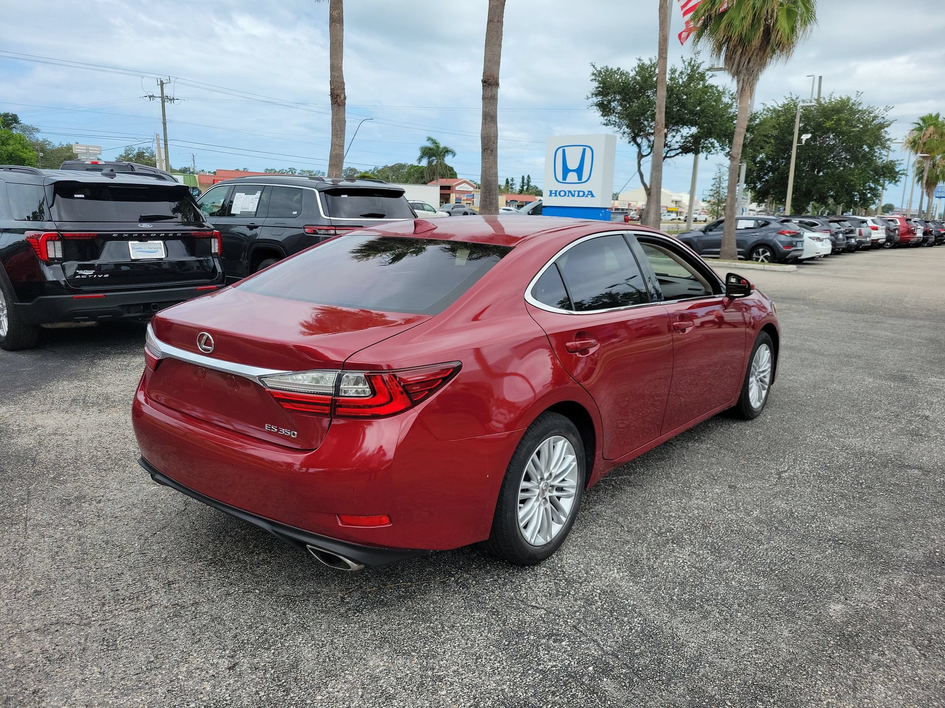 Used 2016 Lexus ES 350 w/ Luxury Package w/Wood Trim FWD image 5