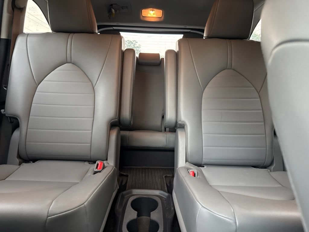 Used 2022 Toyota Highlander XLE AWD/4WD image 24