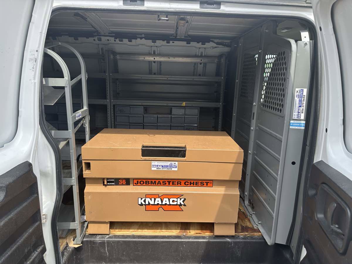 Used 2015 Chevrolet Express 2500 image 27