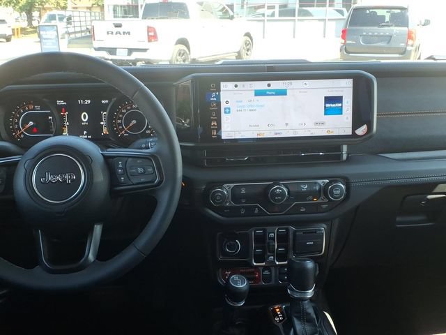 Used 2026 Jeep Gladiator Mojave AWD/4WD image 12