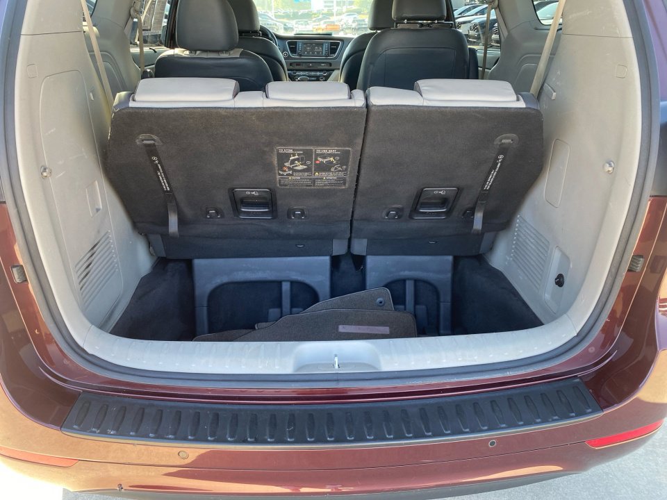 Used 2017 Kia Sedona LX w/ LX Essentials Premium Package FWD image 19