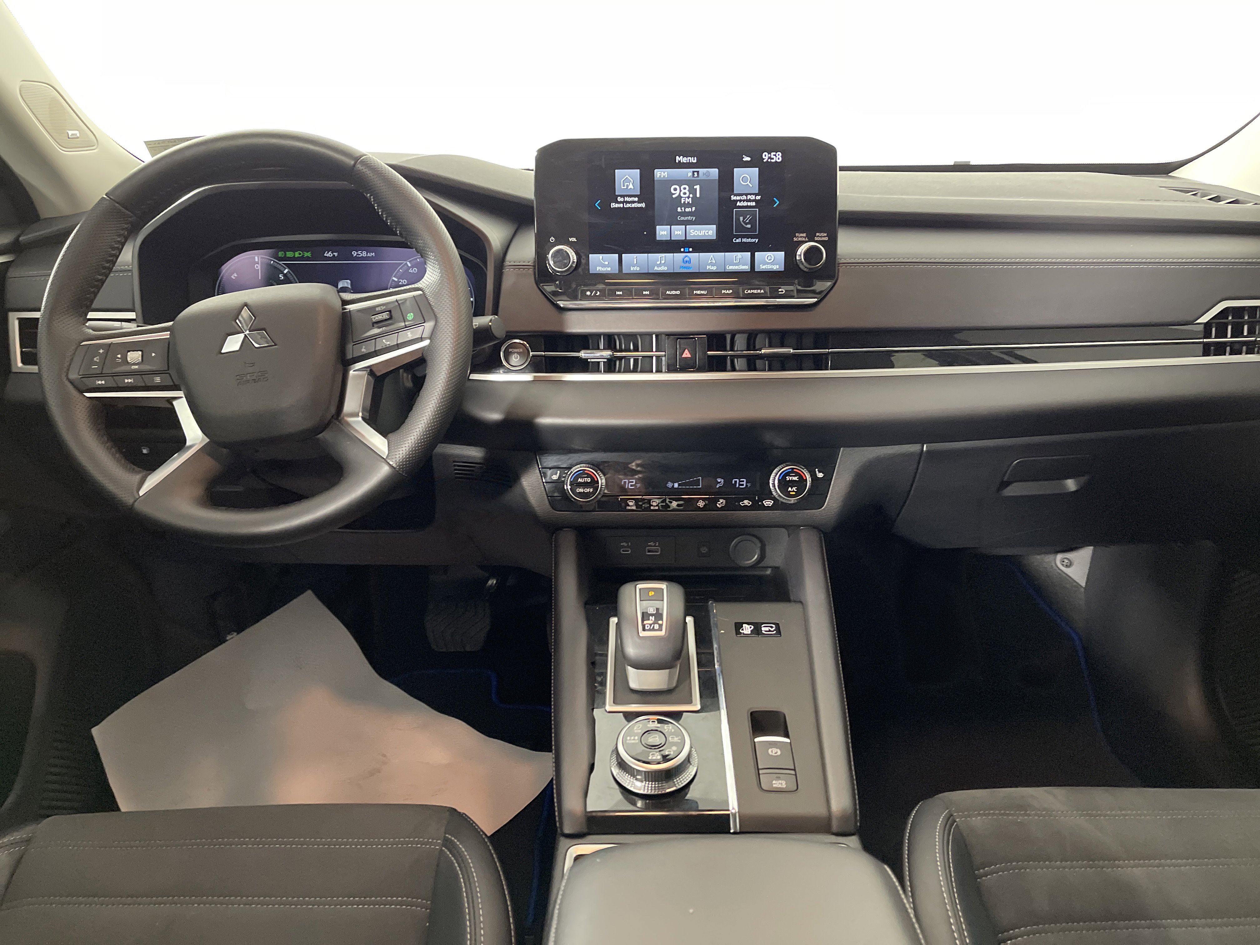 Used 2025 Mitsubishi Outlander SE image 16