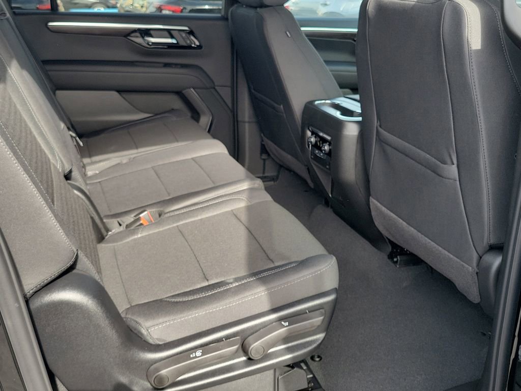 New 2026 Chevrolet Suburban LS image 17