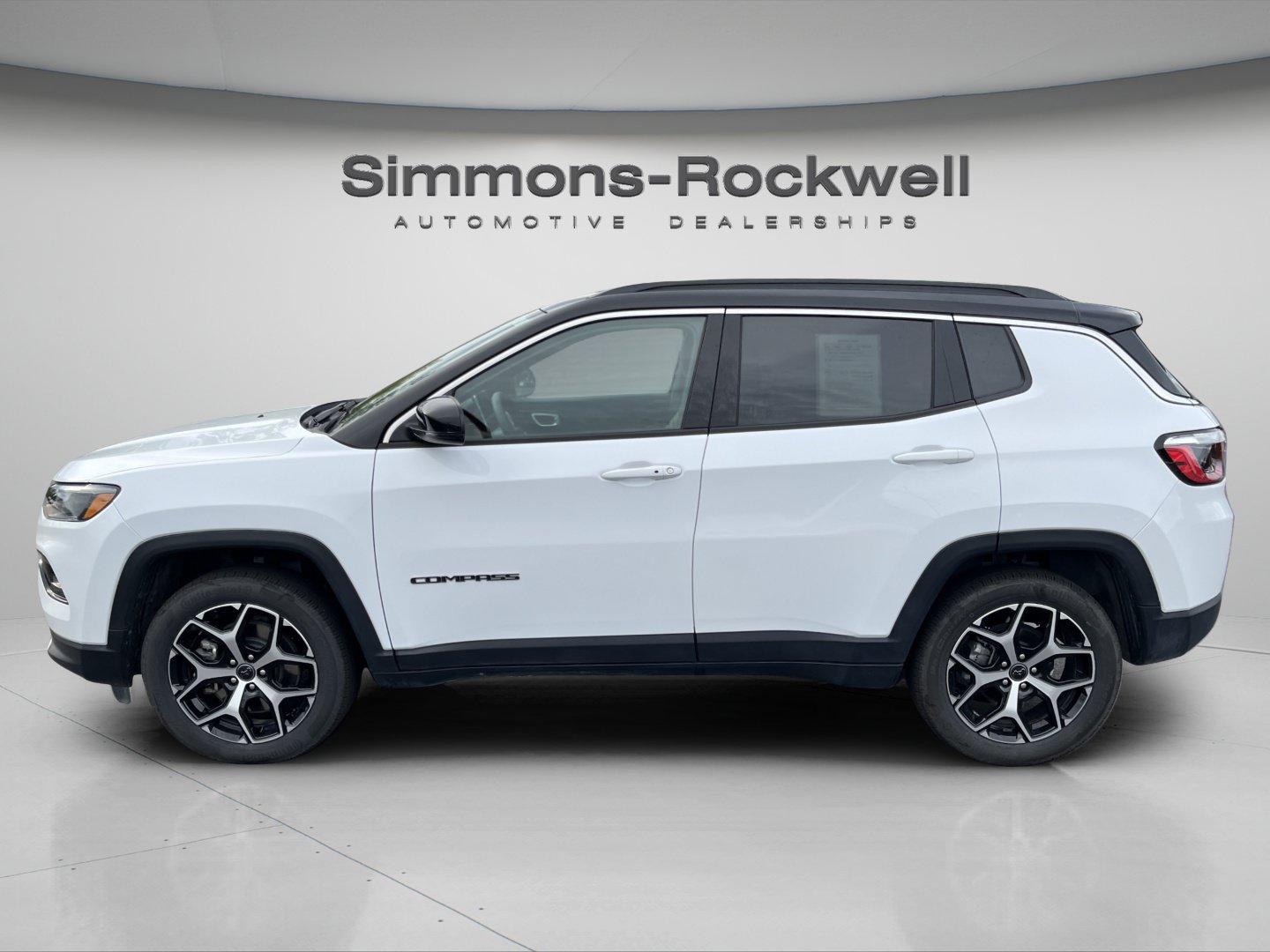 Used 2025 Jeep Compass Limited AWD/4WD image 2