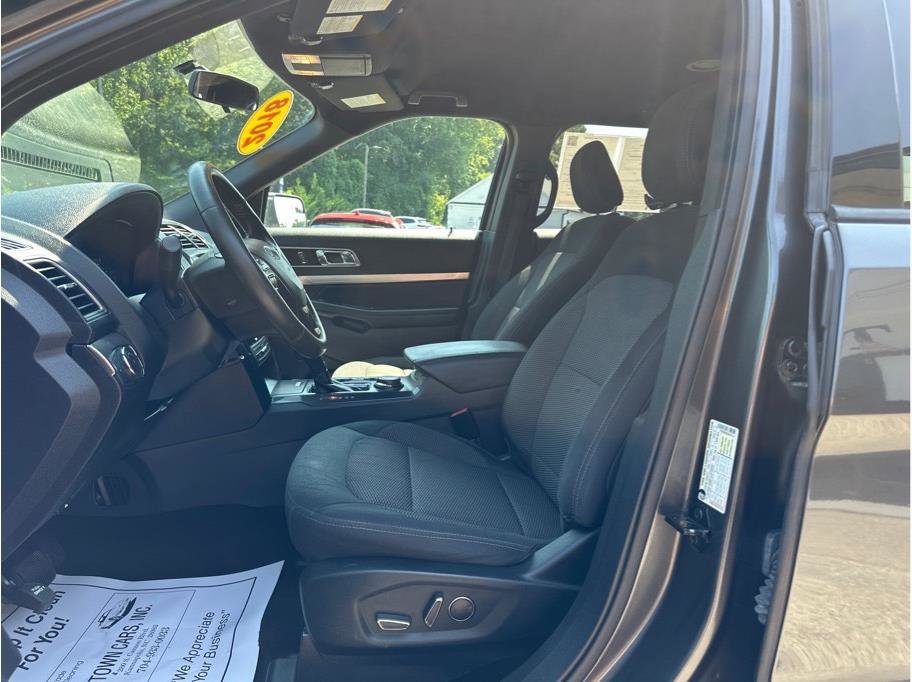Used 2018 Ford Explorer XLT image 13