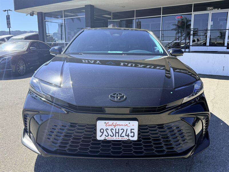Used 2025 Toyota Camry SE w/ Convenience Package FWD image 2