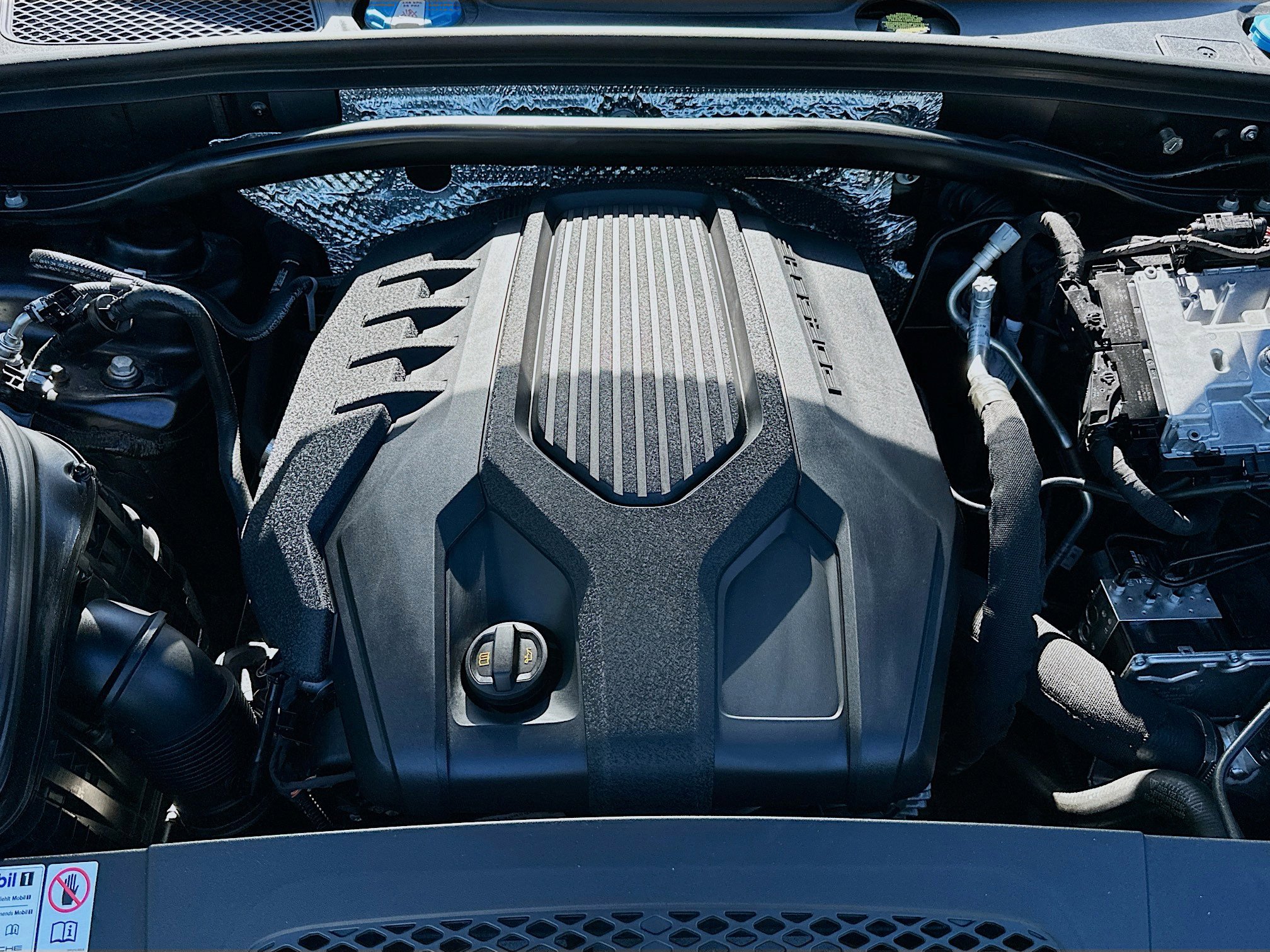 Used 2024 Porsche Macan image 36