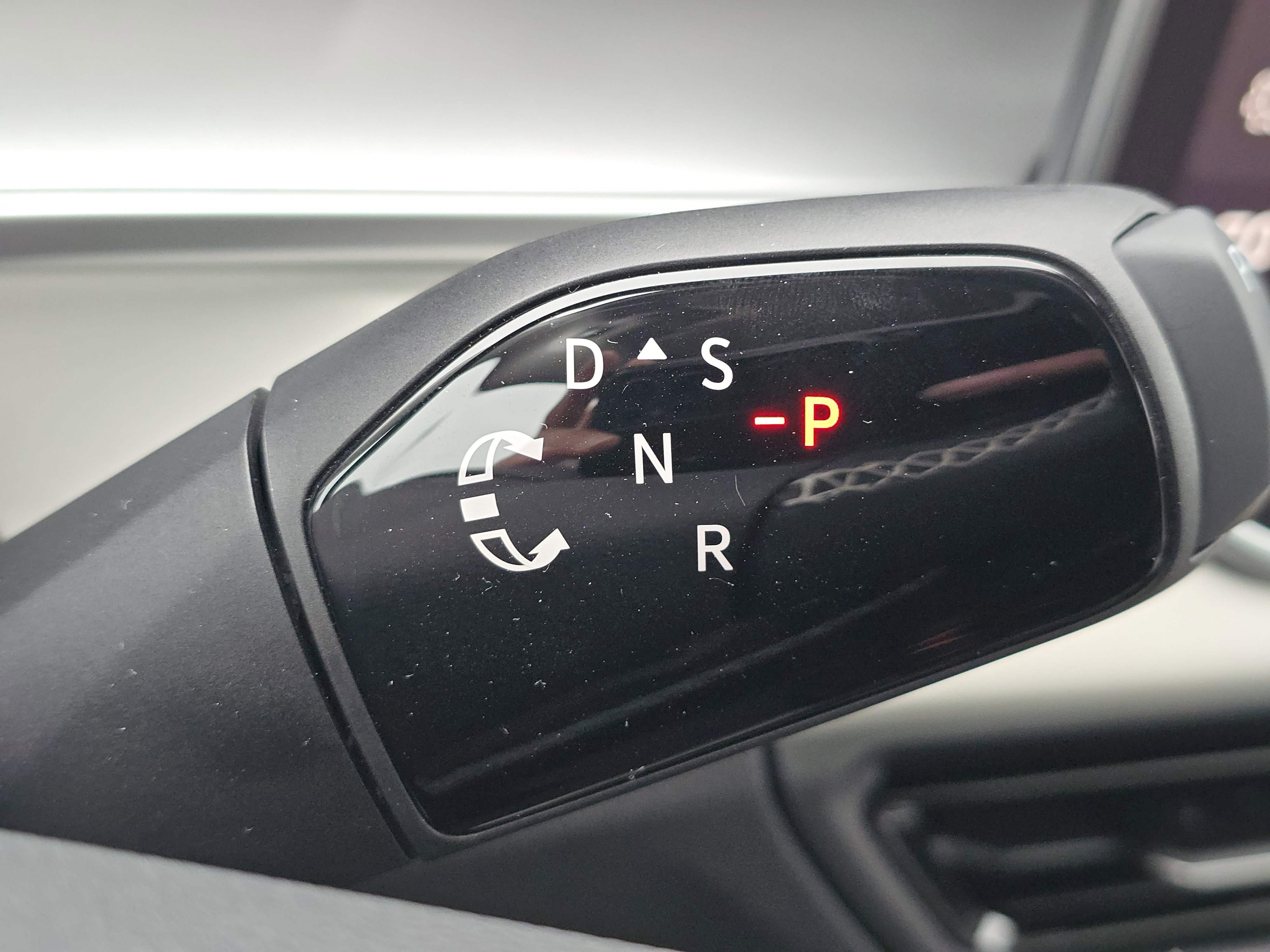 New 2025 Volkswagen Tiguan SE image 26