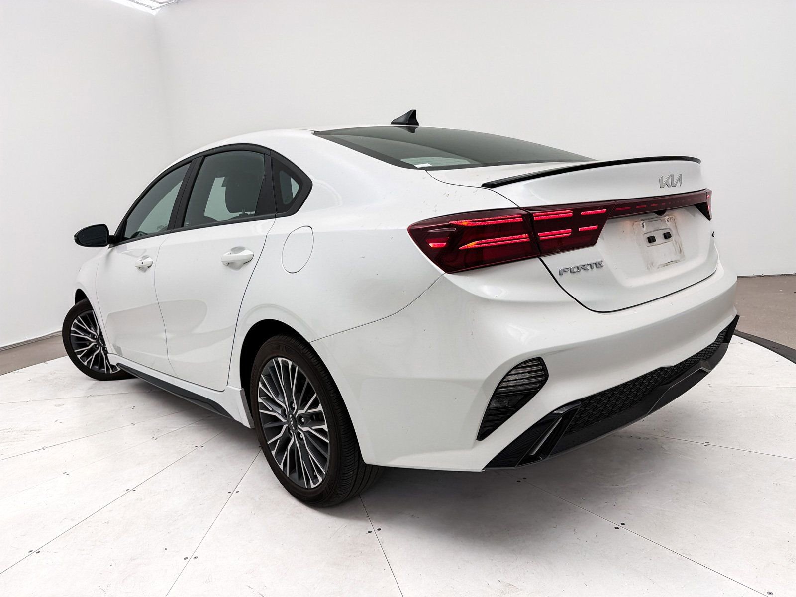 Used 2023 Kia Forte GT-Line w/ GT-Line Premium Package image 10