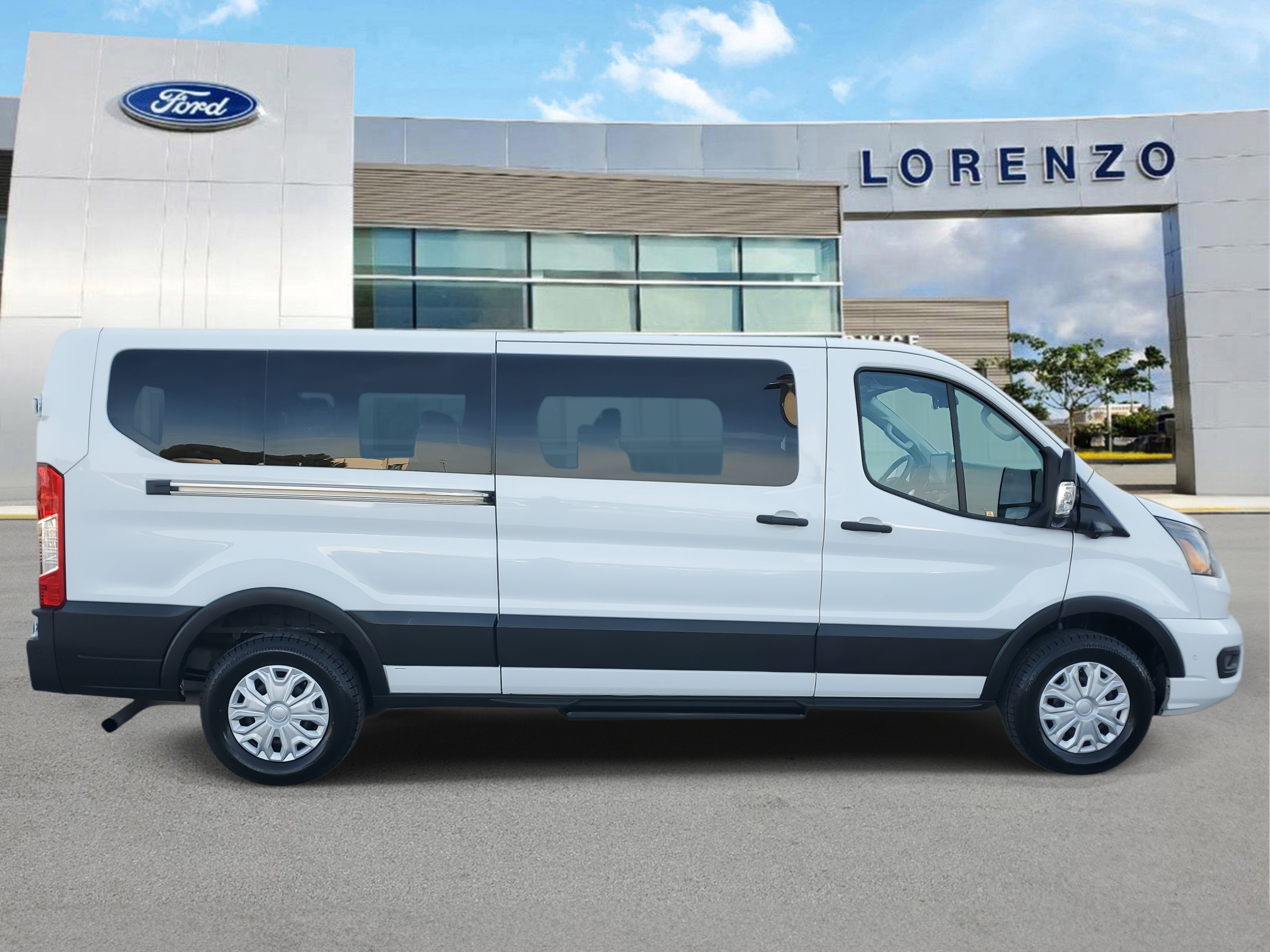 Used 2023 Ford Transit 350 XLT image 4
