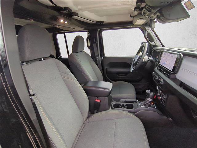 Used 2024 Jeep Gladiator Willys image 19