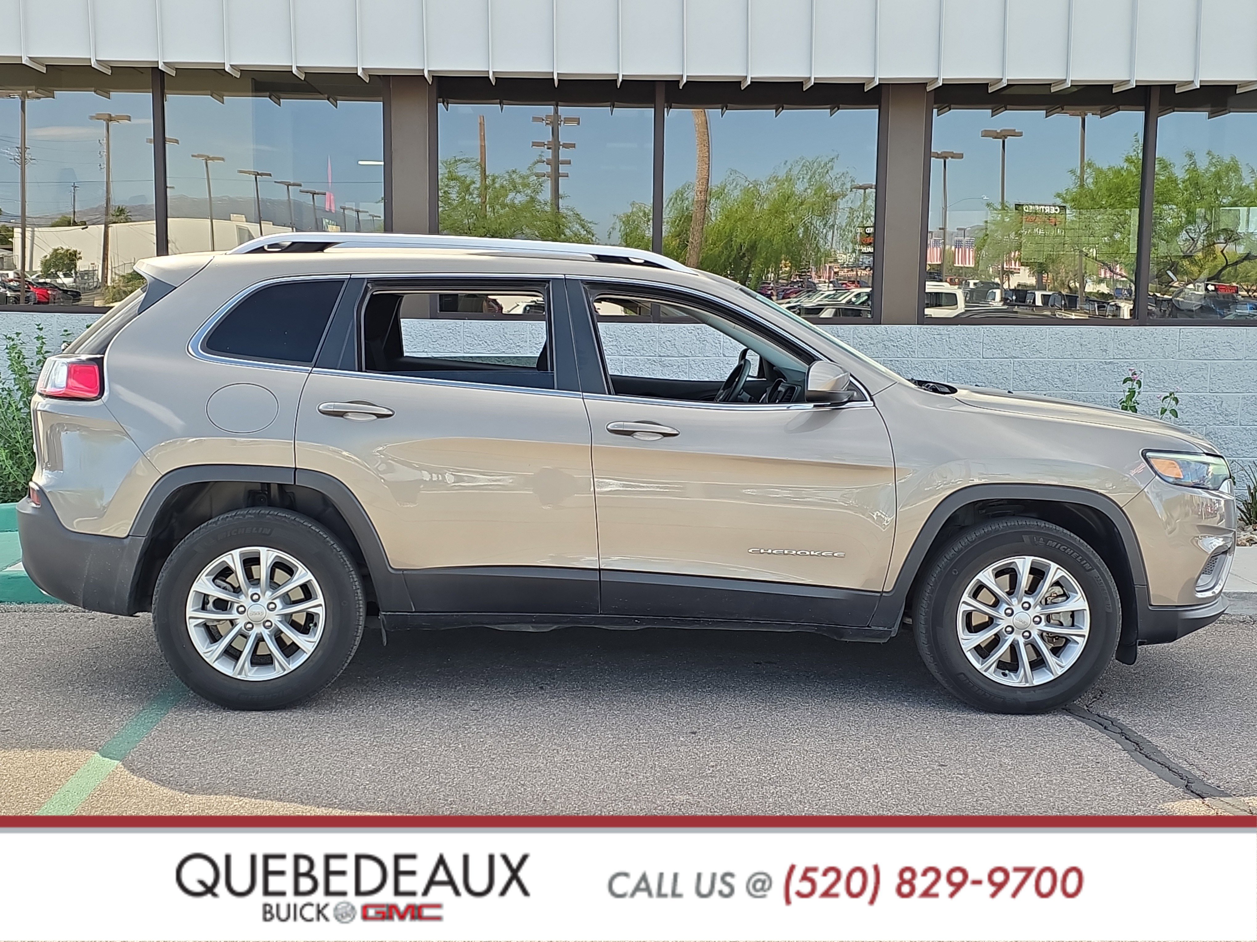 Used 2019 Jeep Cherokee Latitude w/ Popular Appearance Group image 8