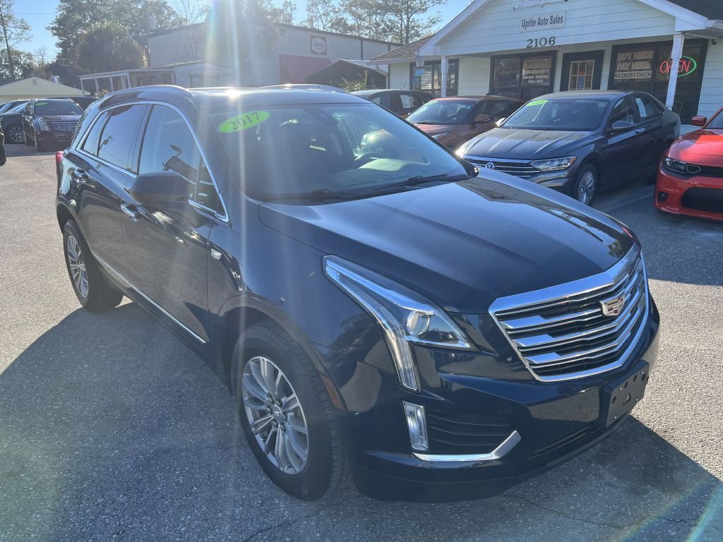 Used 2017 Cadillac XT5 Luxury w/ Driver Awareness Package image 3