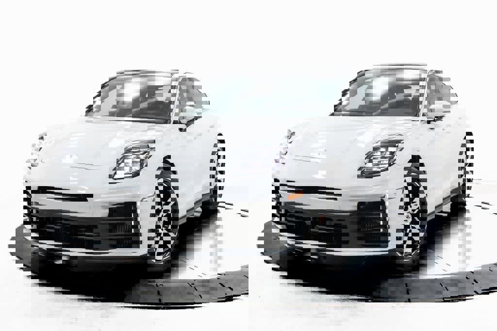 New 2025 Porsche Panamera 4