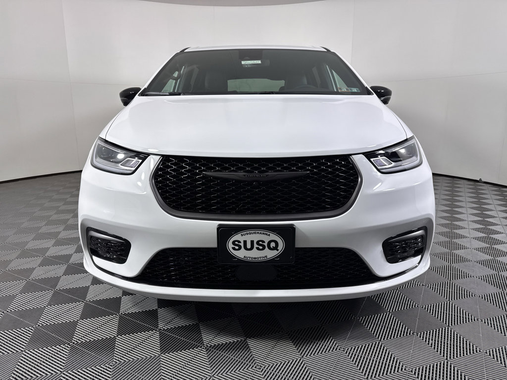 New 2026 Chrysler Pacifica Select image 2