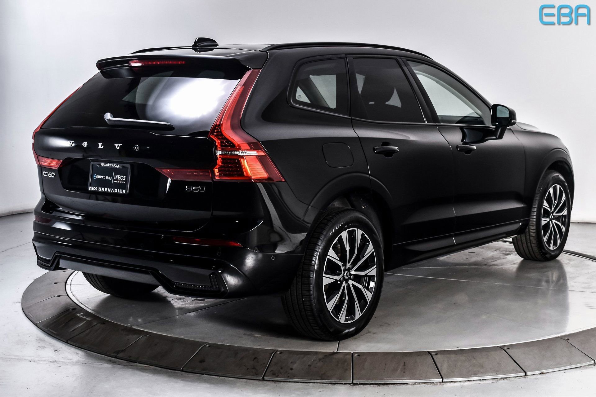 Used 2025 Volvo XC60 B5 Plus AWD/4WD image 6