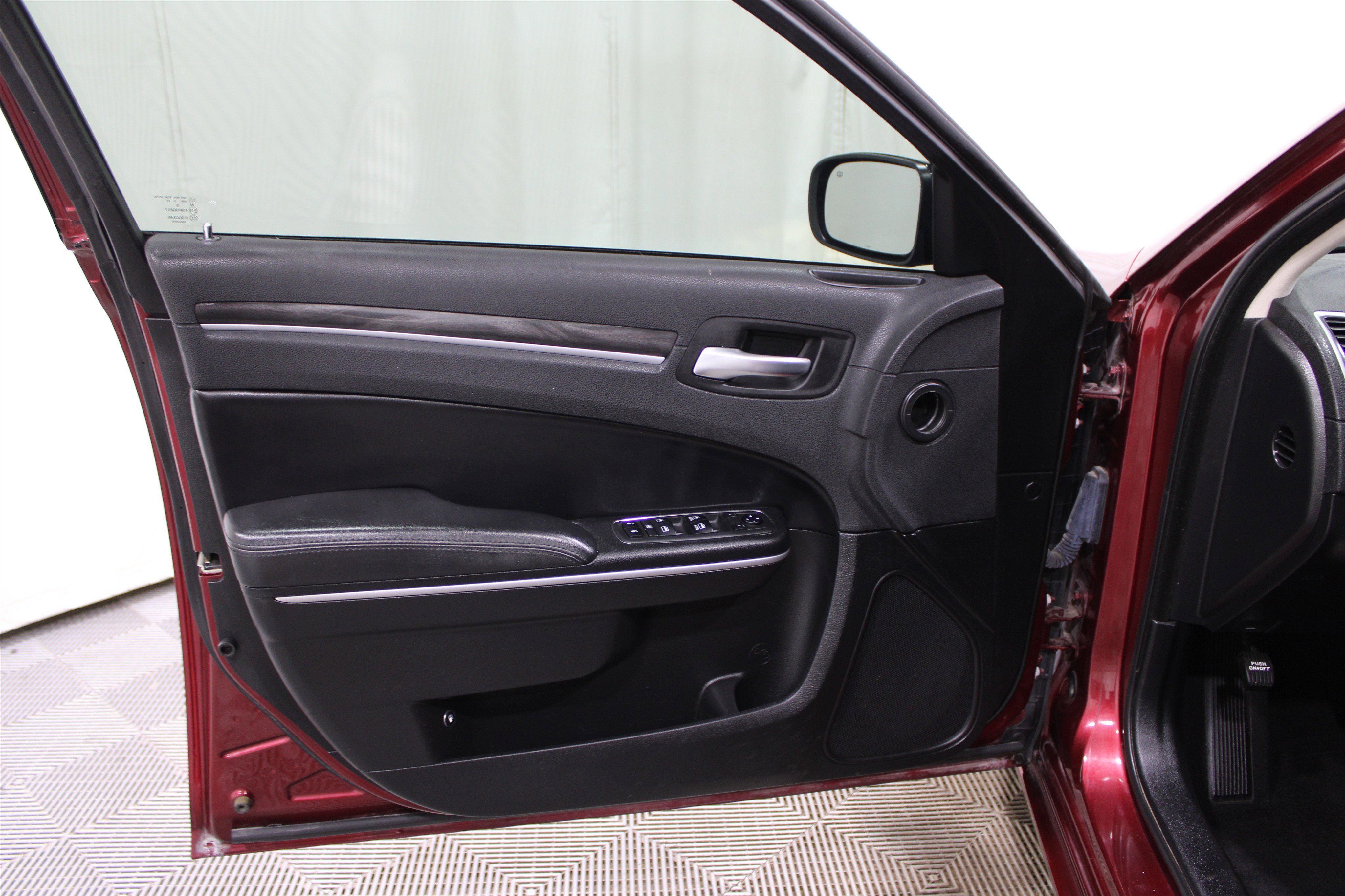 Used 2019 Chrysler 300 Touring w/ Sport Appearance Package image 6