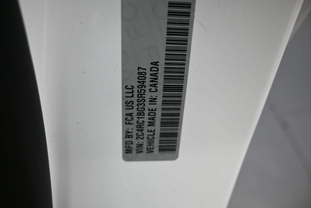 Used 2025 Chrysler Pacifica Select FWD image 15